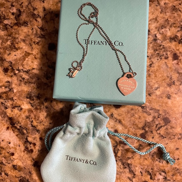Return to Tiffany Heart Tag Sterling Silver Pendant Necklace - Picture 3 of 9